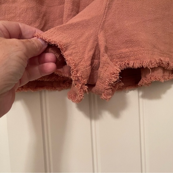Umgee‎ + Linen women’s Blend Pull On Shorts Size M Elastic Waist , Frayed hem. - Picture 2 of 9